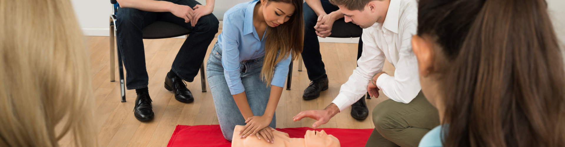 instructor teaching cpr